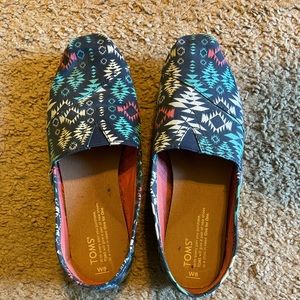 TOMS flats-like new size 8